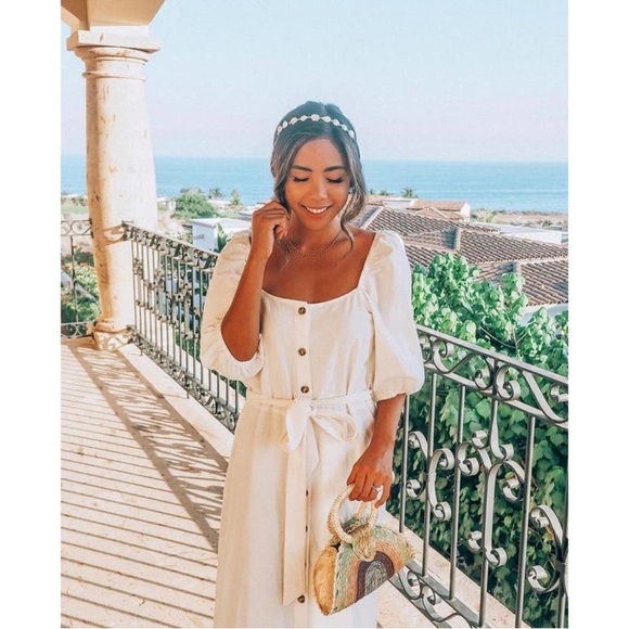 H&M Creped Dress Puff Sleeves
Square Neckline - Picture 3 of 13